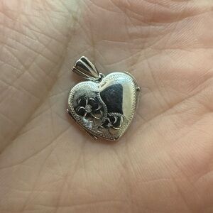 10k solid white gold heart locket marked
